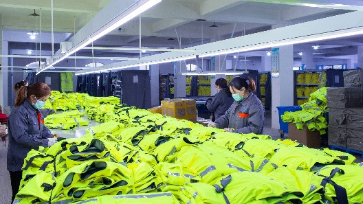 從樣品到成品，揭秘執(zhí)勤棉服定制全過程！